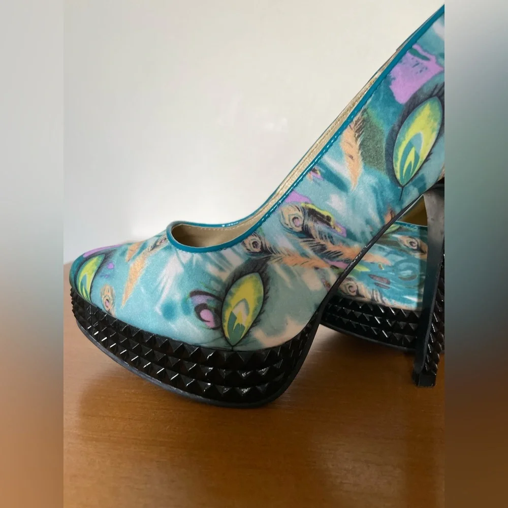 Beautiful peacock feathers Wild Rose heels, size 8 - Picture 2 of 5